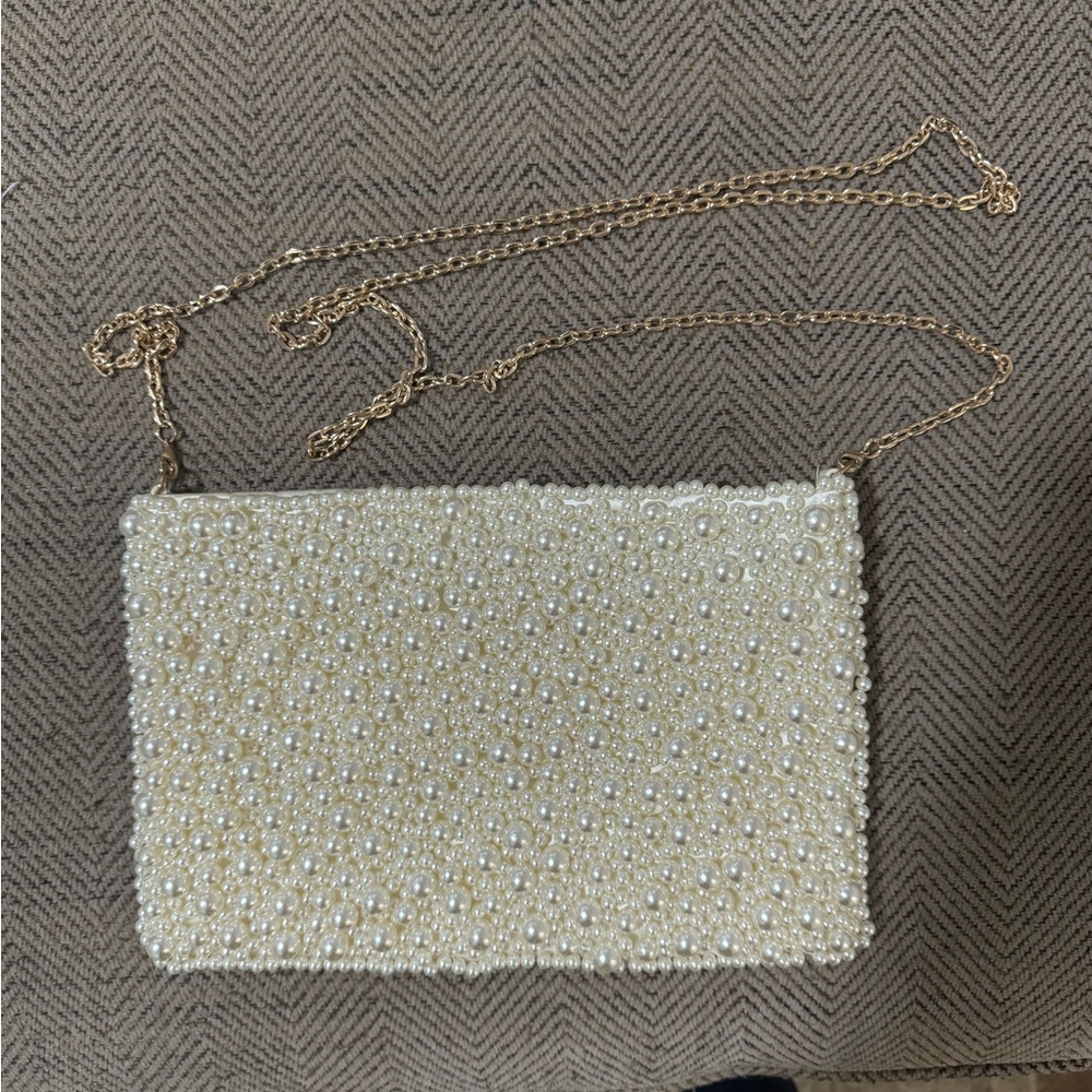 White Pearl clutch bag, great for bridal or wedding event